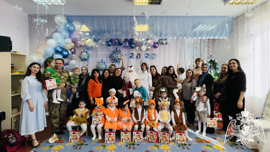 Новогодний утренник "Как зверушки елку наряжали" в ФГКДОУ "Звездочка" войск национальной гвардии Российской Федерации г. Грозный (корпус 1) в младшей группе №1. 