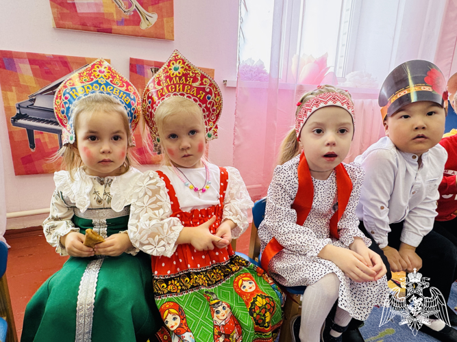 Праздник "Расступись, честной народ! В гости к нам Весна идет!"