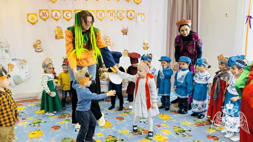 Праздник "Расступись, честной народ! В гости к нам Весна идет!"
