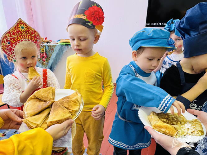 Праздник "Расступись, честной народ! В гости к нам Весна идет!"