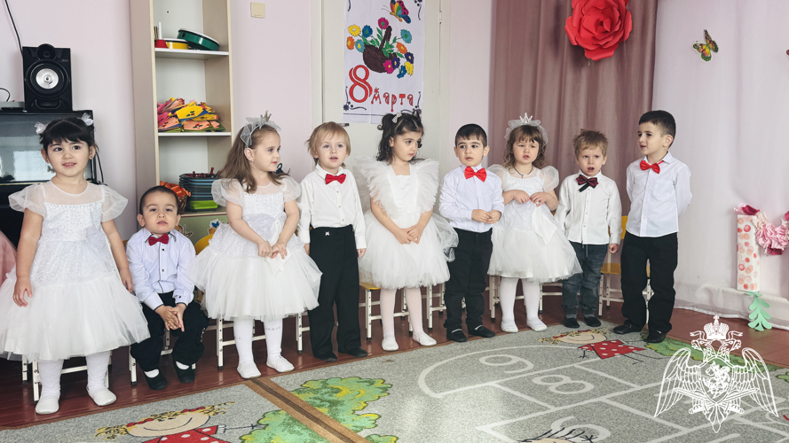 Праздник посвященный 8 Марта «Мамины помощники!». 