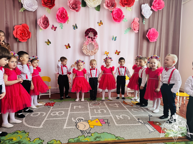 Праздник посвященный 8 Марта «Мамины помощники!». 