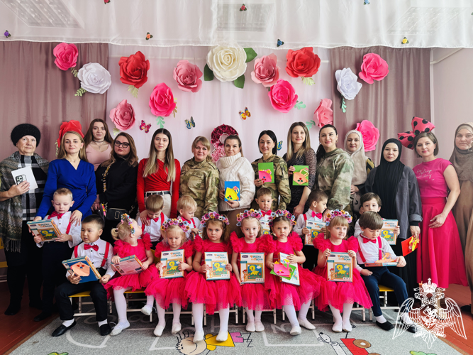Праздник посвященный 8 Марта «Мамины помощники!». 