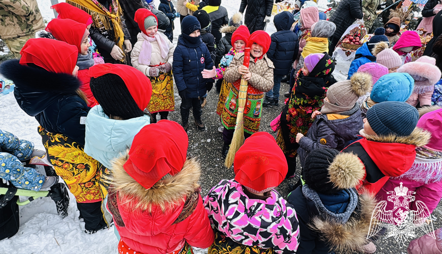 Праздник "Расступись, честной народ! В гости к нам Весна идет!"