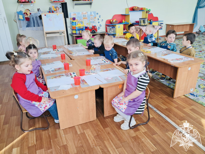 Занятия в вторых младших группах "Праздничный салют для пап к 23 февраля".