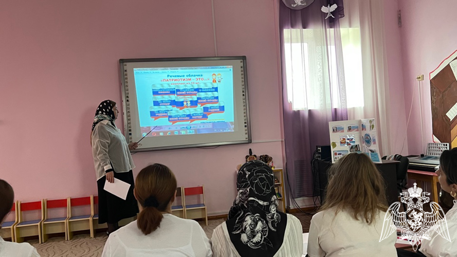 Педагогический совет по теме "Система работы в ДОУ по воспитанию нравственно- патриотических чувств у дошкольников».