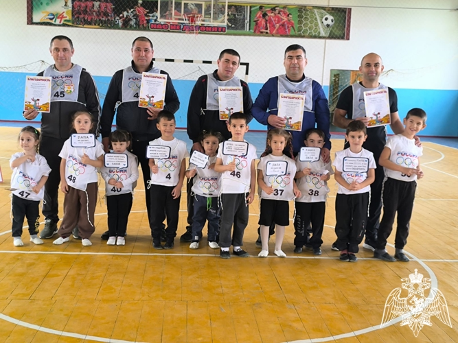 В филиале № 1 детского сада "Звездочка" ст. Наурская прошла спортивная эстафета в честь Дня отца