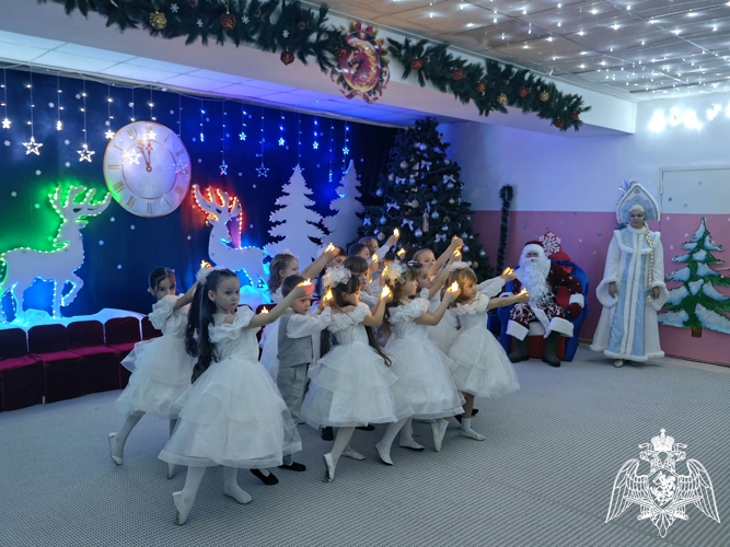 Новогодний утренник в подготовительных группах детского сада "Звездочка" г. Грозный