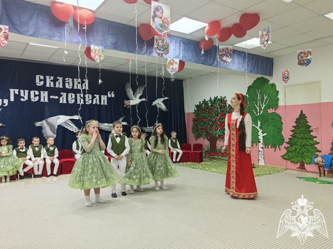 Праздничные утренники, посвященные Международному женскому дню, в старших группах детского сада "Звездочка" г. Грозный