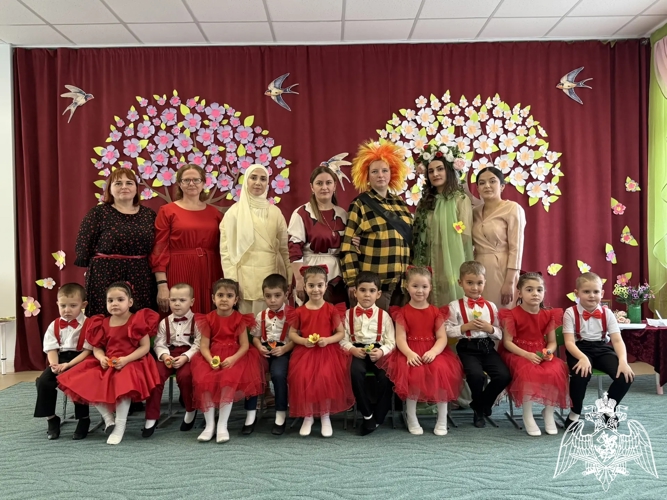 Праздничные утренники, посвященные Международному женскому дню, в средних группах 3 корпуса детского сада "Звездочка" г. Грозный