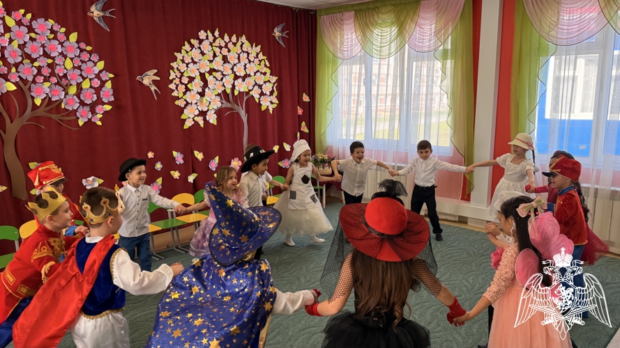 Праздничные утренники, посвященные Международному женскому дню, в подготовительных группах 3 корпуса детского сада "Звездочка" г. Грозный