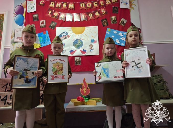 Выставка конкурса детско-родительского творчества "Нет нацизму!" в филиале № 3 детского сада "Звездочка" г. Гудермес