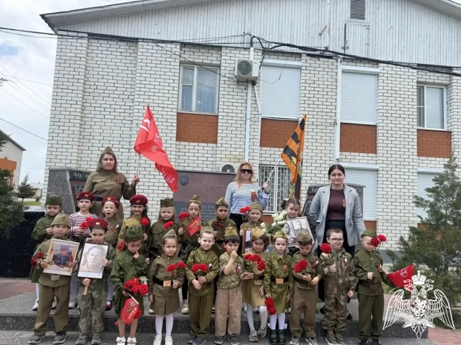 Участие педагогов и воспитанников филиала № 2 детского сада "Звездочка" ст. Шелковская в акции "Бессмертный полк"