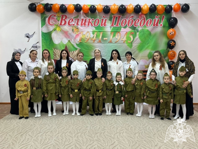 В филиале № 3 детского сада "Звездочка" г. Гудермес прошел утренник, посвяенный Дню Победы