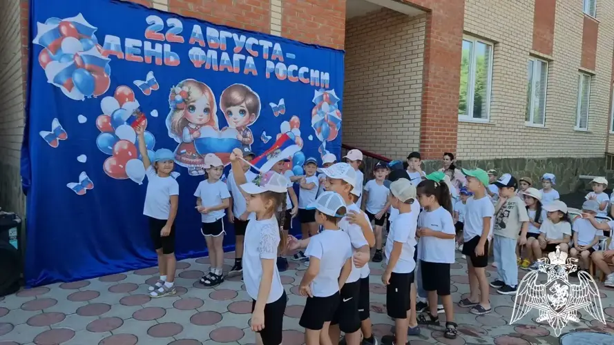 День российского флага в ФГКДОУ "Звездочка" войск национальной гвардии Российской Федерации